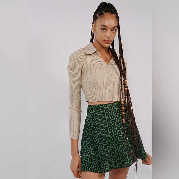 NWT URBAN OUTFITTERS Skylar Ribbed Button-front Cropped Sweater - Picture 2 of 6